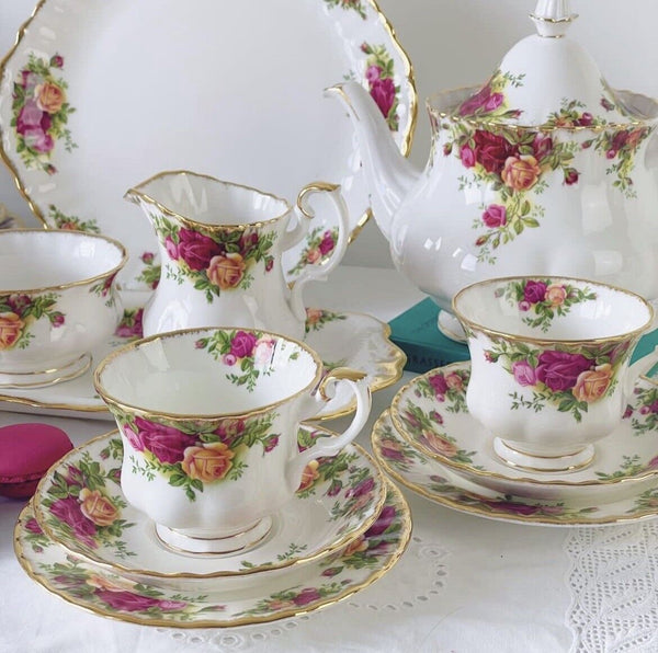 Royal Albert Old Country Roses 22 piece tea set with large teapot, first quality