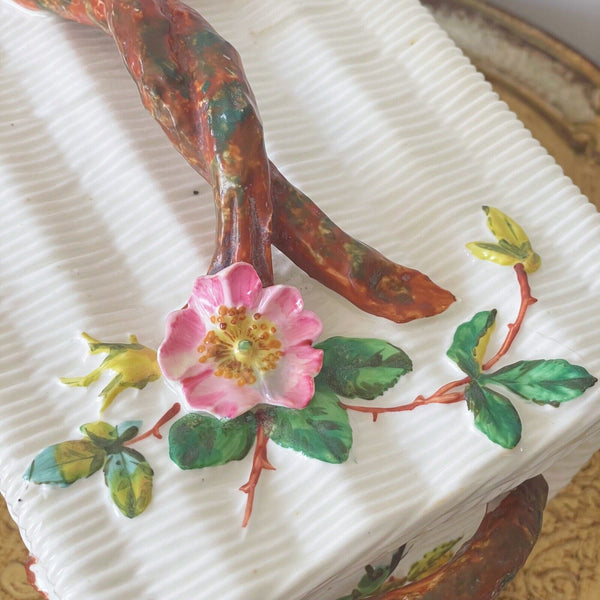 Antique Bodley lidded box, applied flowers, 19th Century, roses basket weave