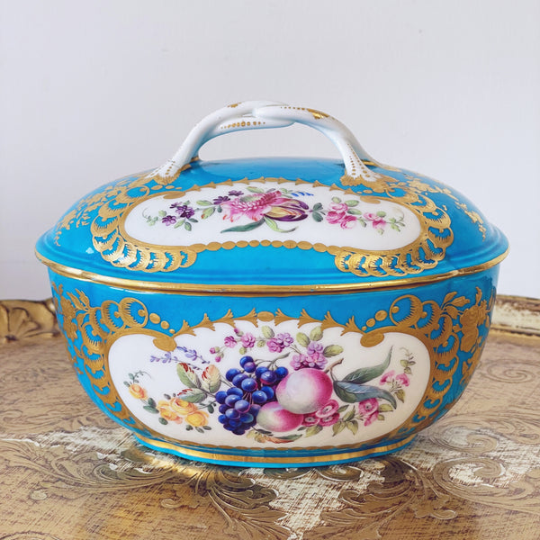 A soft paste Sèvres sucrier sugar bowl with cover (B)