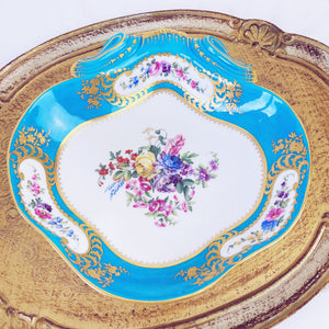 A soft paste Sèvres shell handled serving dish, 22cm