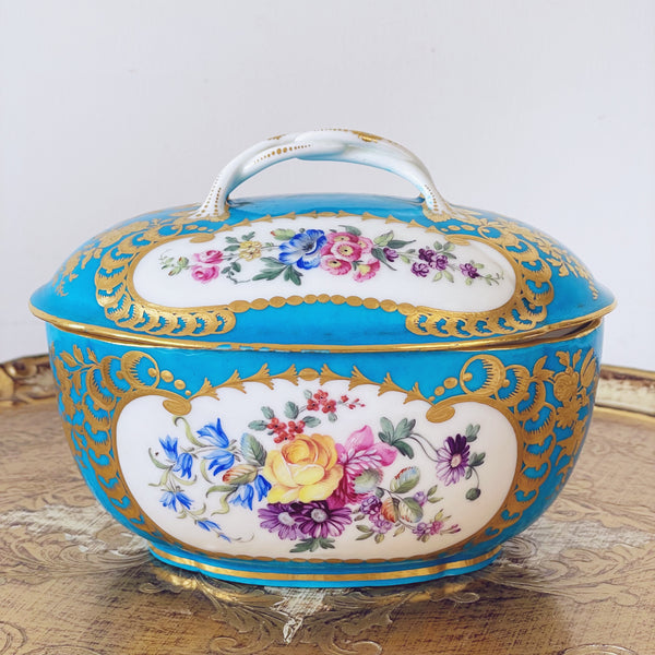 A soft paste Sèvres sucrier sugar bowl with cover