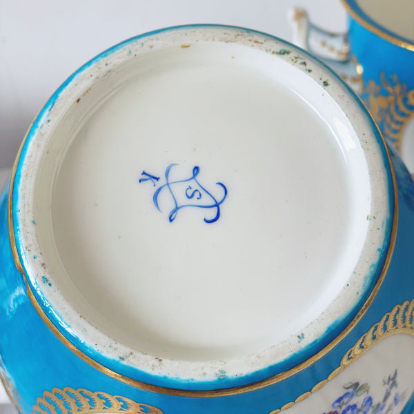 A soft paste Sèvres sucrier sugar bowl with cover (B)